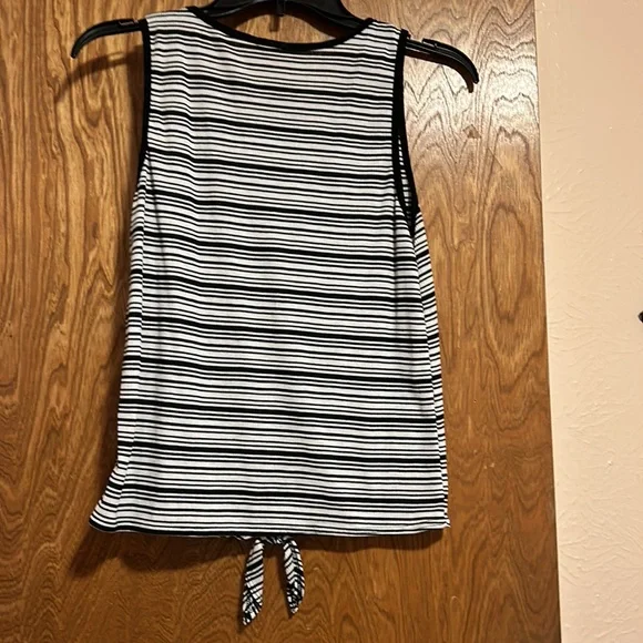 Striped Tank-top - Picture 2 of 5